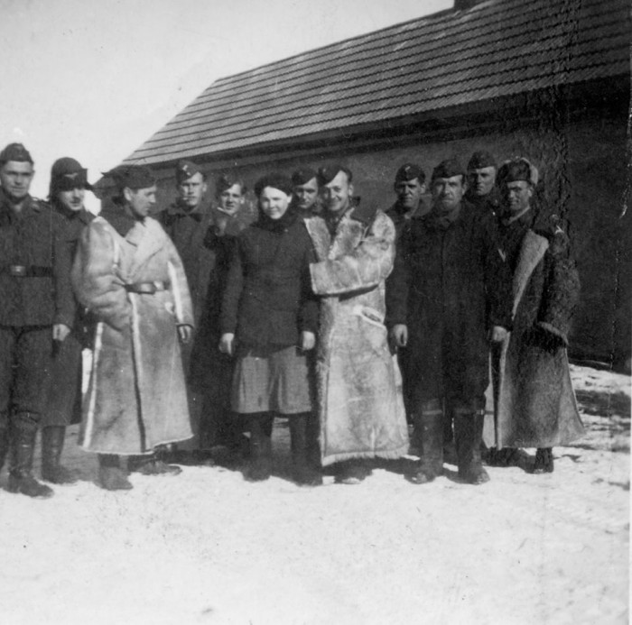 Запорожцы фотографировались вместе с «гитлеровцами» во время оккупации – исторический факт