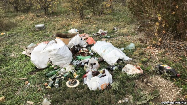 Крым утопает в мусоре, люди — в опасности