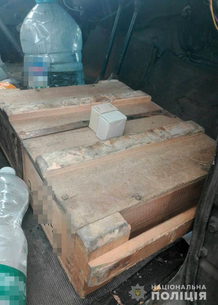 8 тысяч патронов, 55 ящиков водки и 2 миллиона налички нашли силовики в Мелитополе