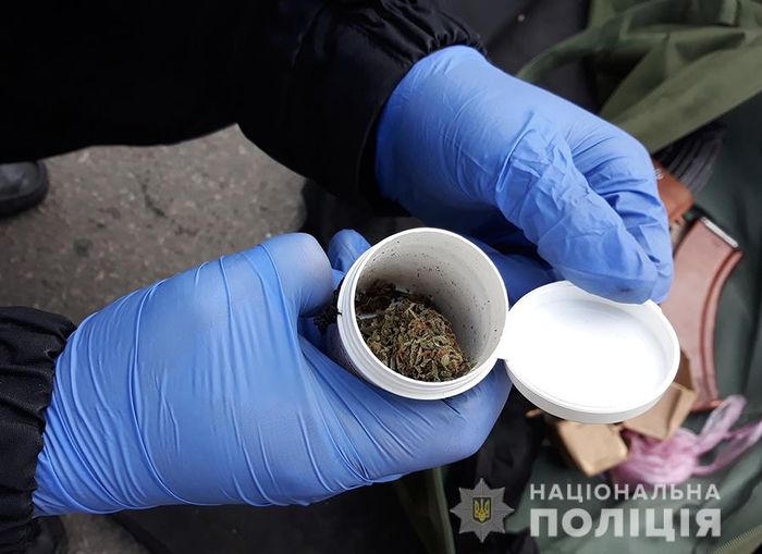 8 тысяч патронов, 55 ящиков водки и 2 миллиона налички нашли силовики в Мелитополе