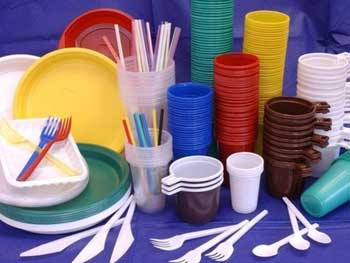 Европарламент одобрил запрет одноразовых пластиковых вещей: от чего придется отказаться