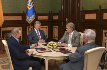 Порошенко обсудил ситуацию на Донбассе с тремя своими предшественниками