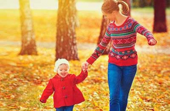 Как одевать ребенка осенью?