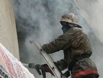 В Запорожье горела пятиэтажка: из огня спасли троих человек фото