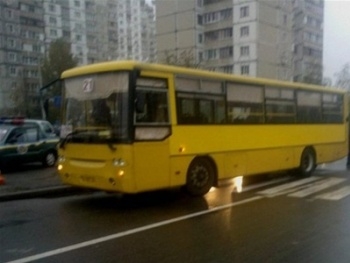 В Запорожье автобус сбил пенсионера фото