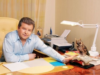 Поющий ректор Поплавский зарегистрирован кандидатом в депутаты фото