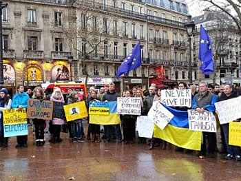 В 10 городах Европы и США прошли митинги в поддержку Евромайдана фото