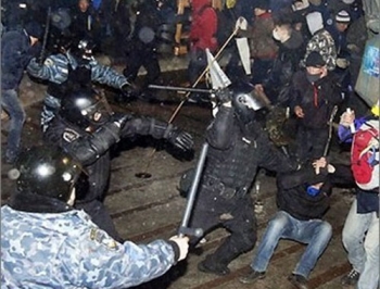 На Грушевского новые баррикады, Майдан ночью не штурмовали фото