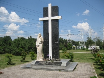 Вандалы повредили запорожский памятник фото