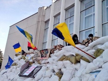 В Чернигове активисты согласились покинуть облсовет фото