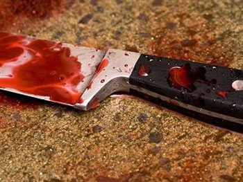 Бердянец накинулся с ножом на бывшую жену и ее отца фото