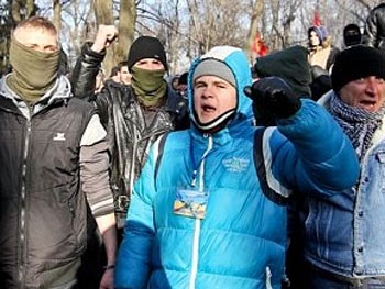 Сторонники ПР возле Рады призывают спецназ силой разогнать Майдан фото