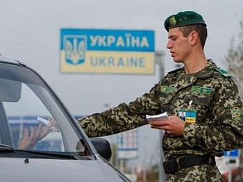 Россия приостанавливает пропуск жителей приграничных районов фото