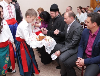 Мелитополь. Воспитанники приюта праздновали Пасху вместе с гостями фото