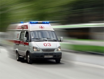В Запорожье пьяный мужчина разбил машину сотрудникам скорой помощи фото