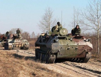 Порошенко объявил о контрнаступлении армии против террористов на Донбассе фото