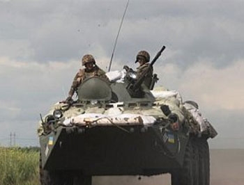 Боевики продолжают обстрел позиций сил АТО - Селезнев фото