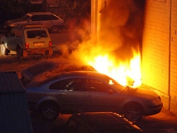 В Запорожье подожгли авто фото