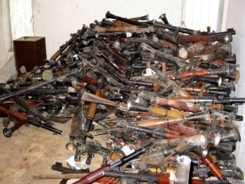 В Славянске изъяли склад с оружием ополченцев фото