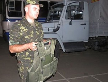 В Украину прибыли 2000 американских бронежилетов для АТО фото