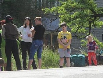 29 детей-сирот из Харцызска вывезли в Запорожскую область фото