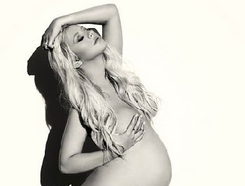 Беременная Кристина Агилера оголилась для журнала V Magazine фото