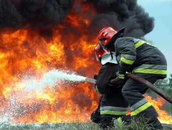 В Запорожье 15 спасателей тушили пожар фото