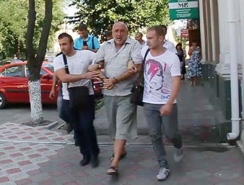 Михаила Кумока несколько парней насильно посадили в машину и увезли  фото