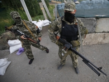 Украинские силы АТО уничтожили 100 боевиков фото