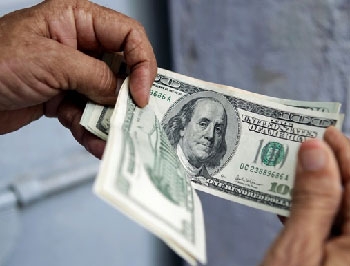 Доллар снова растет на межбанке фото