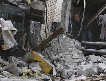 Террористы обстреливают город Счастье: 13 раненых, есть погибшие фото