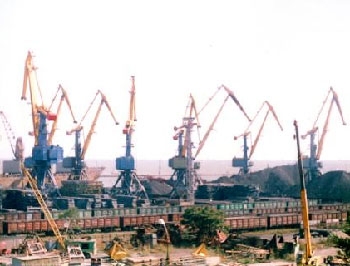 Мариупольский порт разоряется из-за войны фото