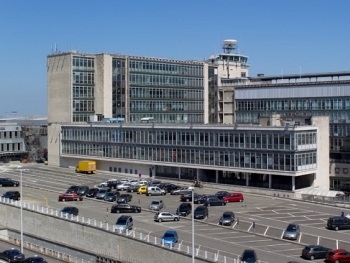 В Брюсселе госпитализировали пассажира с подозрением на Эбола фото