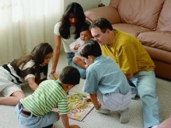 Семейные детдома ищут помощь в Бердянске фото