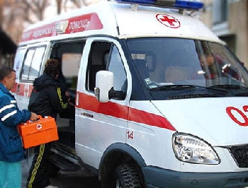 В Киеве перевернулась карета скорой помощи фото