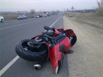 В Запорожской области мотоциклист попал в аварию фото