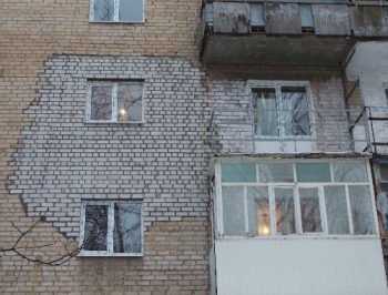 Взрывной дом по ул. Февральской заселяют фото