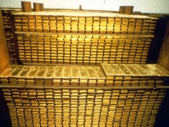 Золотовалютные резервы Украины падают фото