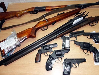 За месяц мелитопольцы принесли в милицию 15 единиц огнестрельного оружия фото