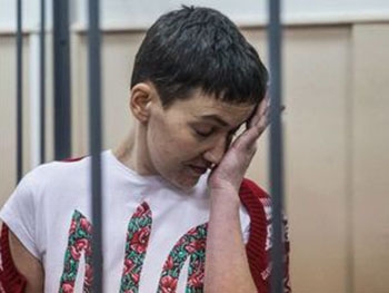 По версии российских следователей, Савченко сама пошла пешком в Воронеж фото