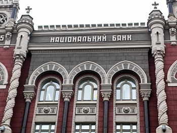 Нацбанк будет поддерживать только пять банков, в том числе «Сбербанк России» фото