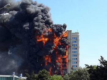 Страшный пожар в шестнадцатиэтажном доме в Баку унес жизни 15 человек  фото