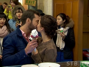 Холостяк-5: Сергей Мельник и Лена торговались за поцелуи фото