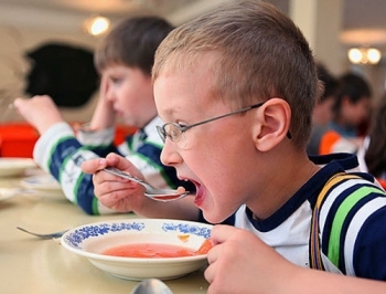 В новом учебном году младшие школьники снова будут получать горячие обеды фото