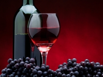 В Запорожье обнаружили подпольный цех с вином фото