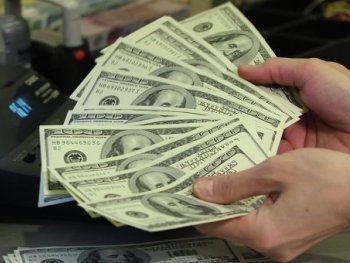 НБУ снизил курс доллара фото