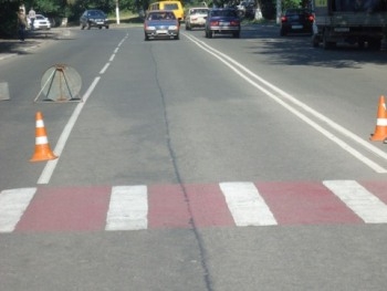 На центральном проспекте мотоциклист сбил женщину фото