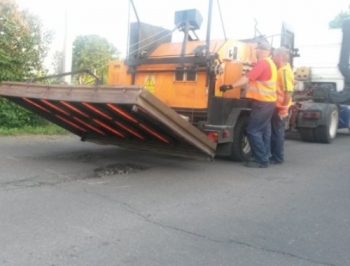 В Запорожской области латают дорожные ямы фото
