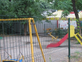 В парке сносят детские площадки? фото