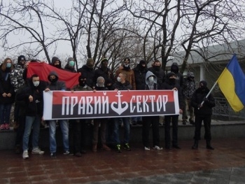 Правый сектор покидает позиции под Мукачево фото